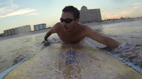 Surfing 18 Video stock 26048991