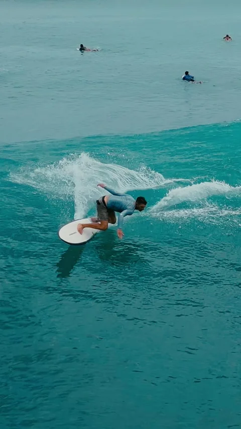 Surfing Bali Waves, Drone Captures Surfer On Bali Wave In Slow Motion Stockbeeldmateriaal 334686599