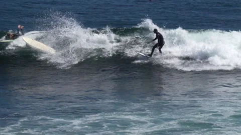 Surfing in cold water Vídeos de archivo 312972317
