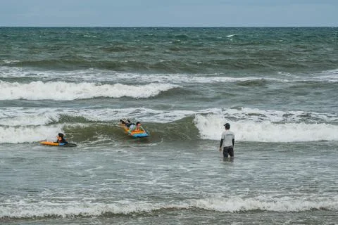 Surfing Instructor Watching Students Paddle on Longboards Stock-Fotos