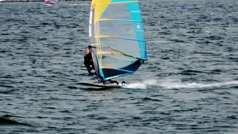 Surfing in optimal conditions Video stock 252180345