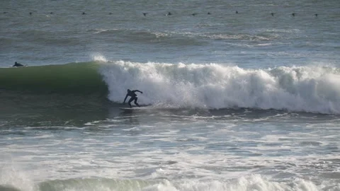 Surfing on the Pacific Ocean Vídeos de archivo 303322780