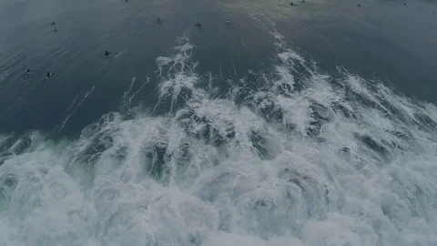 Surfing in slow mo!Incredible frame Video stock 72570582