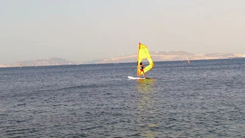 Surfing student 動画素材 127225414