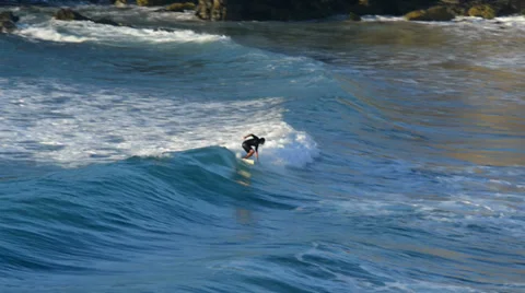 Surfing at sundown 11105 Vidéo 31856523