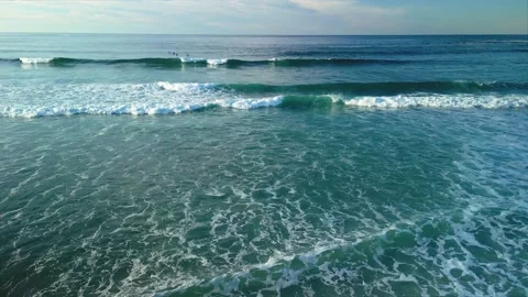 Surfing Waves With Turquoise Water Vidéo 227305598