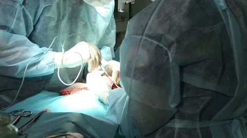 Surgeon and assitant during operation Stockbeeldmateriaal 48995977