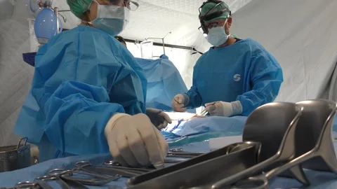 Surgeon and operating room nurses operate on injured person 動画素材 116788228