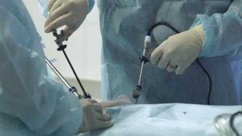 The surgeon makes an operation Видео 72958615