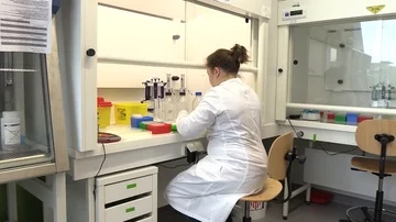 Surgeon making samples Stock Footage 85932753