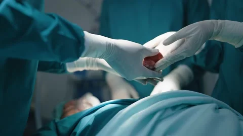 Surgeon in operating room undergoing heart transplant surgery Видео 197779642