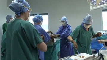 Surgeon preparing for operation Stock Footage 85934889