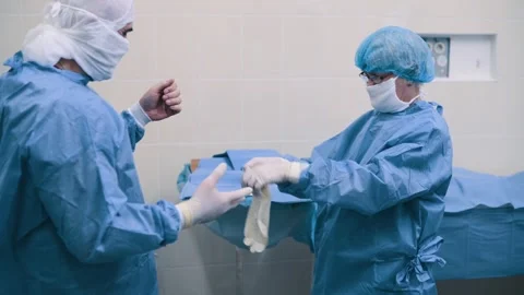Surgeon preparing for surgery Stock Footage 263138572
