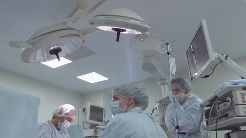 Surgeon, Professor, intently doing her job. Surgeon and surgical team are Stock Footage 81491032