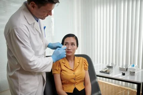 Surgeon Removing Nose Patch 스톡 사진