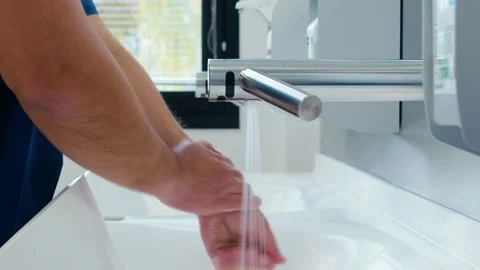 The surgeon washing his hands before the surgery in the operating room Stock-Footage 230273353