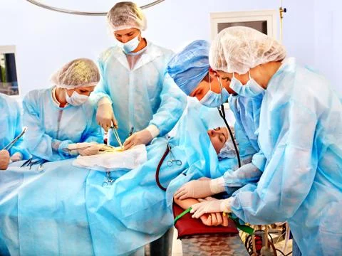 Surgeon at work in operating room. Stock-Fotos