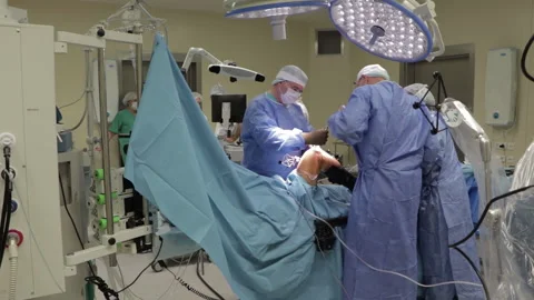 Surgeons perform the operation with a modern robot. Video stock 164118544