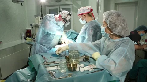  Surgeons team during operation in Surgery room Vidéo 49197889