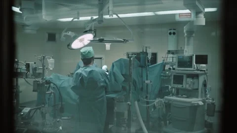 Surgeons team work at a modern clinic Vídeos de archivo 146318752
