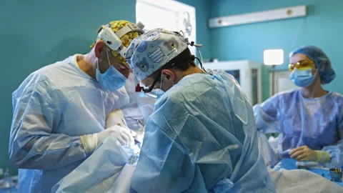Surgery specialists perform the operation on thyroid.  Video stock 226955761
