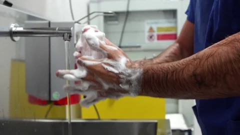 Surgery - wash hands Stockbeeldmateriaal 83317825