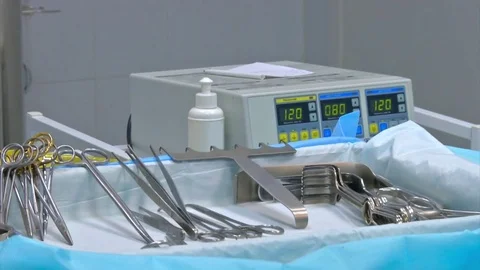 Surgical instruments and tools including scalpels, forceps and tweezers arranged Stockbeeldmateriaal 83196321