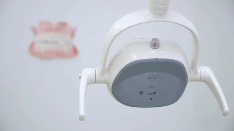Surgical light and a teeth model behind it Stock Footage 123709160