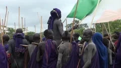 Children making a donga stick fighting i, Stock Video