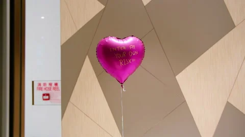 SURPRISE HEART SHAPED BALLOON Видео 200775367