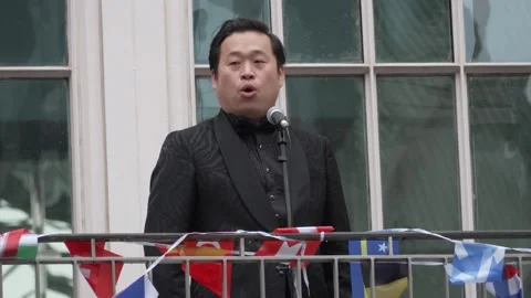 Surprise performance of Nessun Dorma at the Royal Opera House to celebrate open Stock Footage 336731702