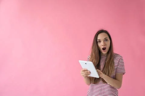 Surprised girl using tablet. Foto stock