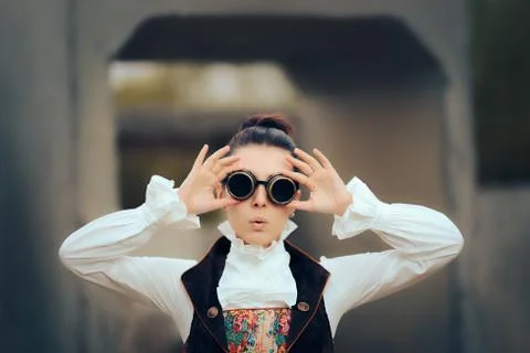Surprised Sci Fi Retro Futuristic Steampunk Cosplay Woman Foto stock