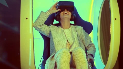Surprised young female experiencing virtual reality for the first time Video stock 76627023