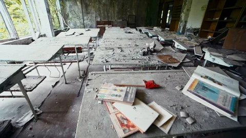 Surprising view inside the abandoned school in Prypiat town after the explosion Vídeos de archivo 111336598