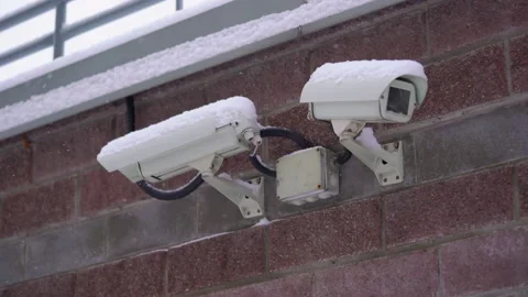 Surveillance and security CCTV camera on a city building wall, security system. Vídeo Stock 169668897