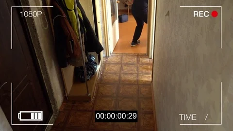 Surveillance camera caught the robber in a mask running off with a bag of loot Stockbeeldmateriaal 77229556