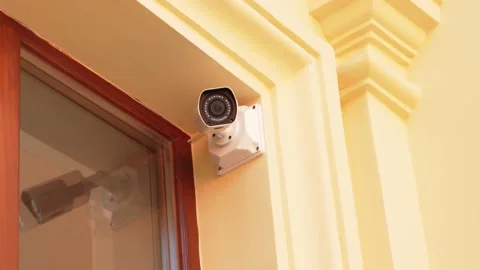 Surveillance camera for the safety and security of the building on the windows. Vídeos de archivo 203028132