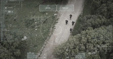 Surveillance drone camera view of terrorist squad walking with weapons Vidéo 106681168