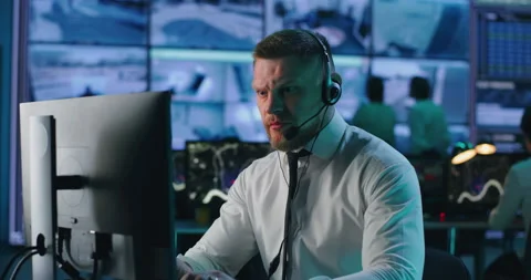 Surveillance operator browsing data on computer 库存影片 148242603