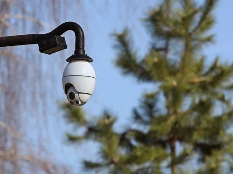 The surveillance system is located on a pole in the open. Threat to confide.. Stock-Fotos