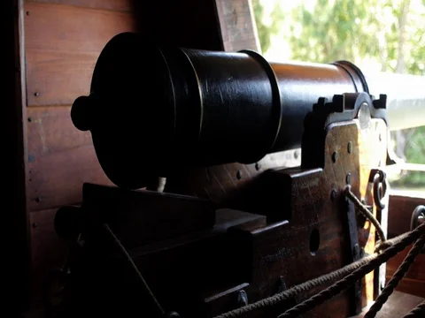 Susan Constant - tilt up on cannon inside (Jamestown ship) Vídeo Stock 80742881