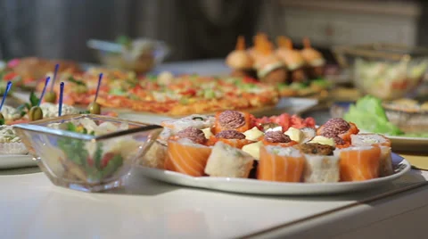 Sushi and rolls. Vídeos de archivo 32188266