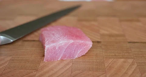 Sushi chef cuts thin slices of fatty belly tuna, also called toro, otoro Stock-Footage 114798580