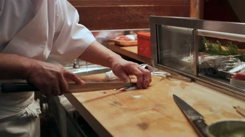 Sushi chef hands slicing thin pieces of fish with sharp knife and rolling a ball Stock-Footage 199455192