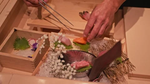 Sushi Chef Prepares Fresh Fish and Wasabi At High End Restaurant Travel 库存影片 280507827