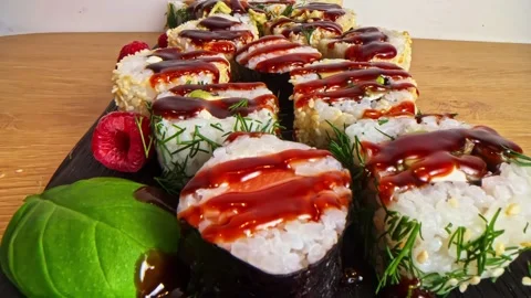 Sushi on a plate. 動画素材 326308351