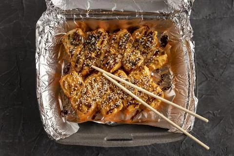 Sushi rolls in a plastic thermo container. Takeaway food 库存照片