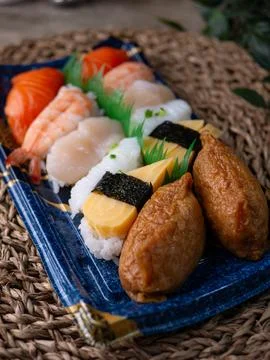 Sushi sets in plastic box trays for Delivery service. Foto stock