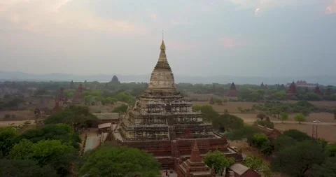 Susnet video of a temple in the middle of bagan UNESCO site Stock Footage 200002590